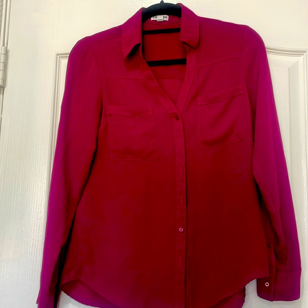 Long sleeve fuscha long sleeve shirt with front pockets